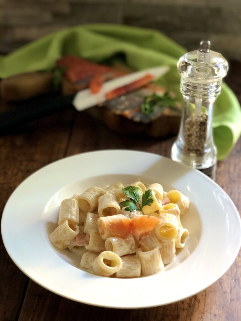 Pasta cremosa con trota affumicata